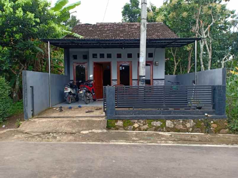 rumah dekat kecamatan kerjo
