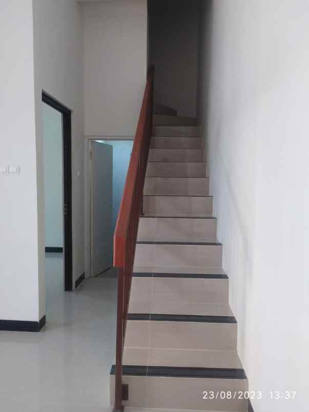 rumah dijual dua lantai di banyumanik semarang