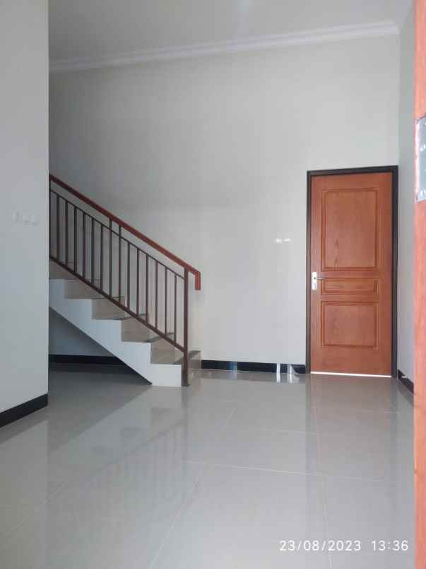 rumah dijual dua lantai di banyumanik semarang