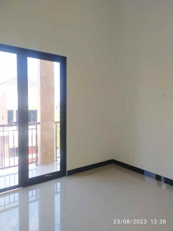 rumah dijual dua lantai di banyumanik semarang