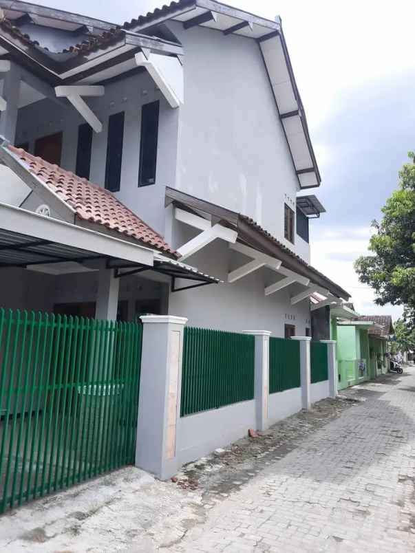 rumah hook 2 lantai di rejowinangun kota jogja