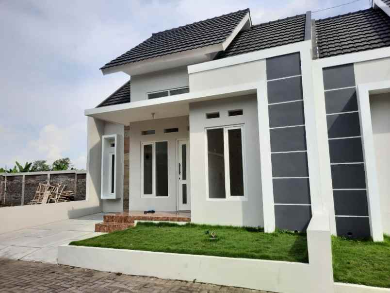 rumah jalan raya tajem utara