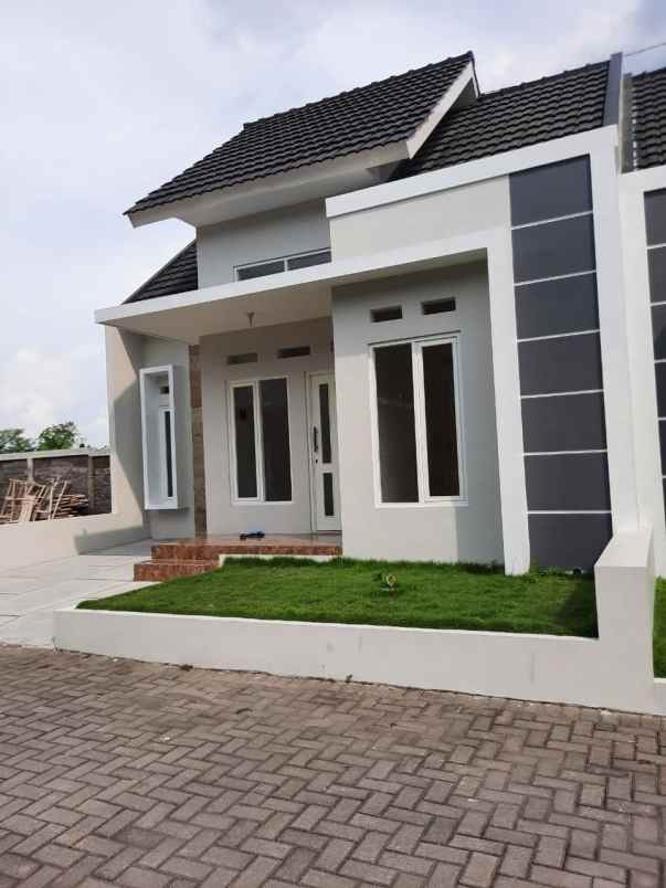 rumah jalan raya tajem utara