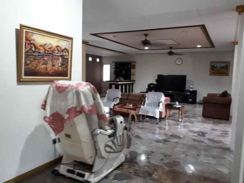 rumah jl komplek billymoon