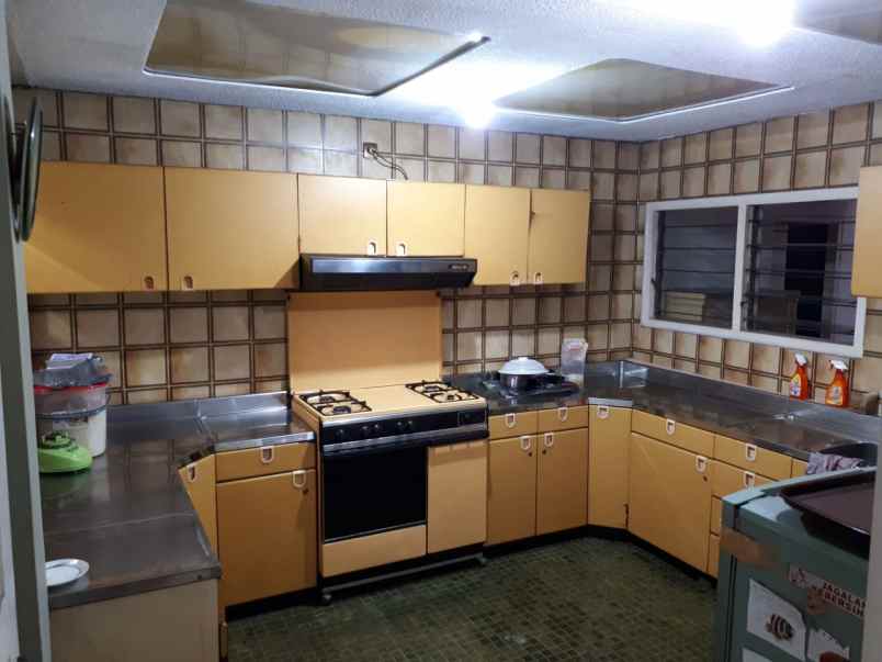 rumah jl komplek billymoon