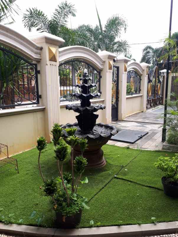 rumah jl komplek billymoon