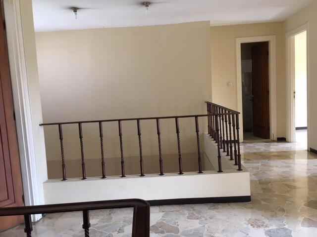 rumah klasik di daerah elit dago atas