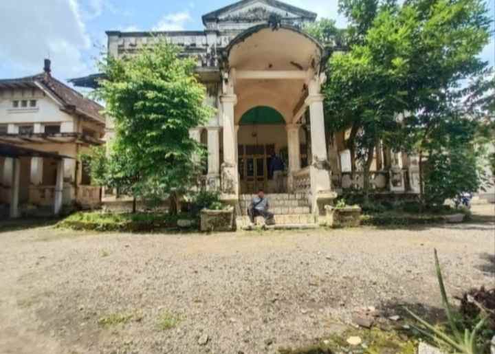 rumah kolonial di laweya solo 2545m2 35 m nego pemilik