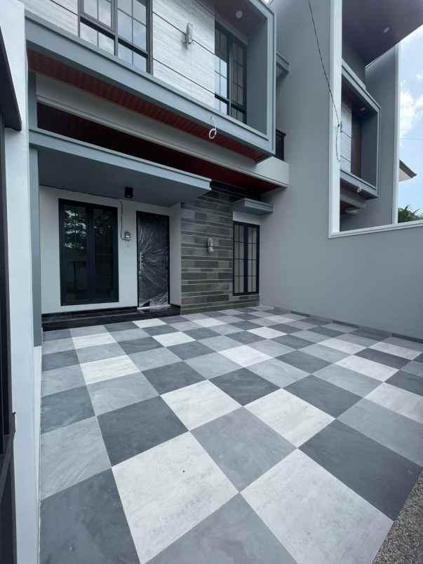 rumah manyar jaya surabaya minimalis row jalan 4 mobil