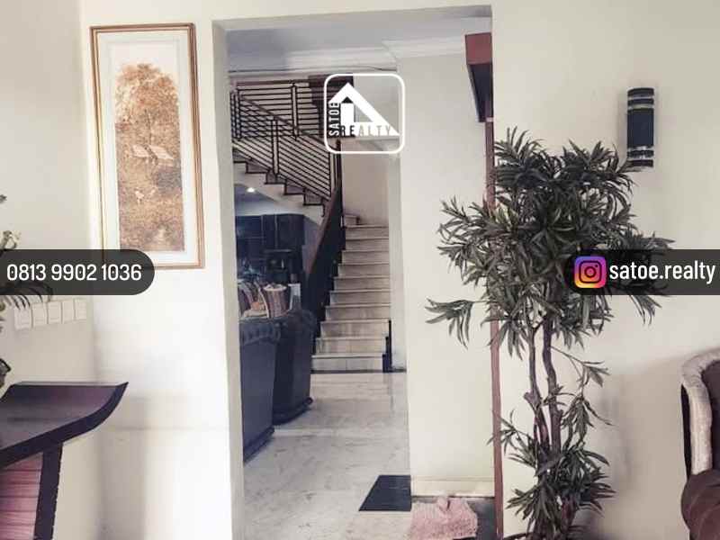 rumah megah halaman luas di area jl mampang prapatan