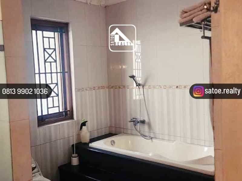 rumah megah halaman luas di area jl mampang prapatan