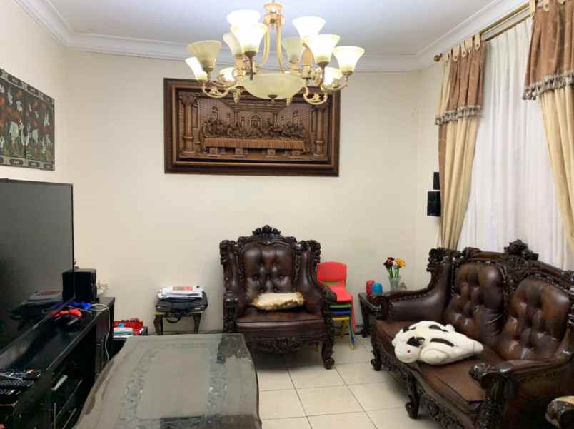 rumah mewah di taman windsor kota wisata siap huni