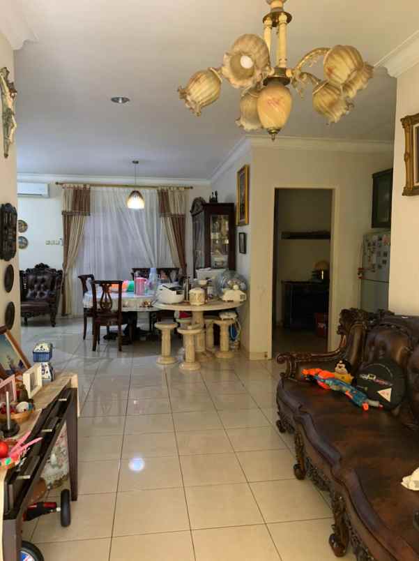 rumah mewah di taman windsor kota wisata siap huni