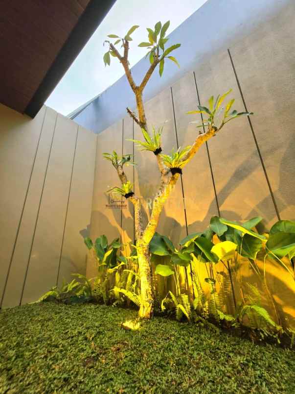 rumah mewah fully furnished dekat stadion maguwoharjo