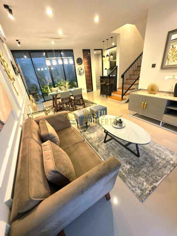 rumah mewah fully furnished dekat stadion maguwoharjo