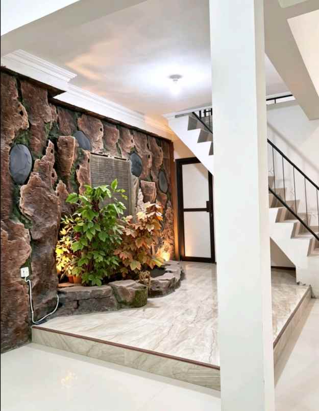 rumah mewah lamper semarang selatan