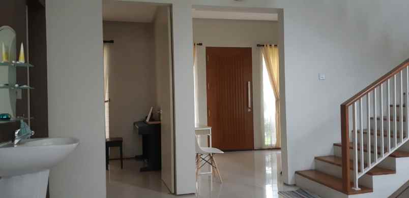 rumah mewah megah strategis akses mudah di dekat ugm