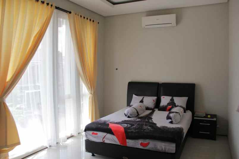 rumah mewah megah strategis akses mudah di dekat ugm