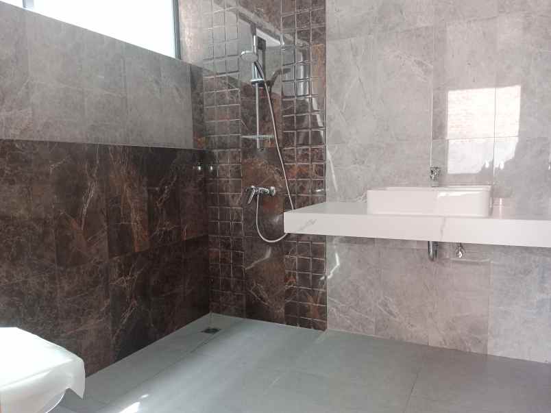 rumah mewah siap huni lingkungan tenang eksklusif