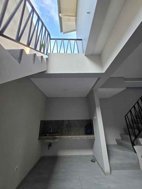 rumah minimalis siap huni di tenga kota di kayu putih