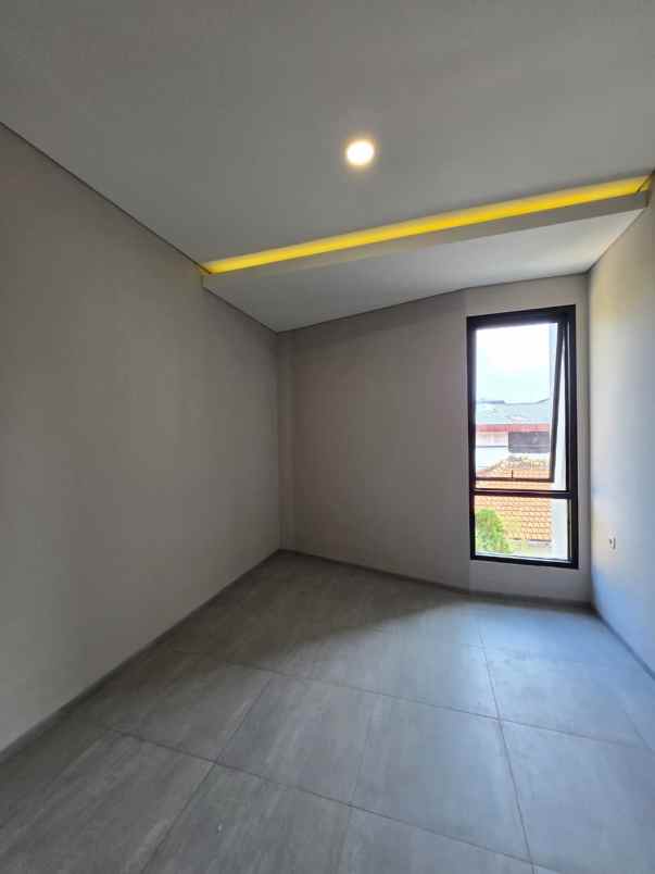 rumah minimalis siap huni di tenga kota di kayu putih