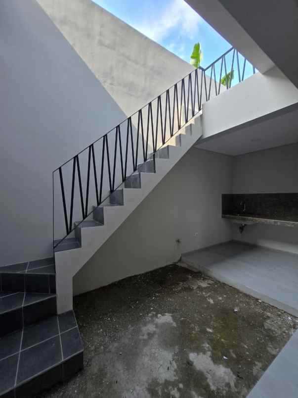 rumah minimalis siap huni di tenga kota di kayu putih