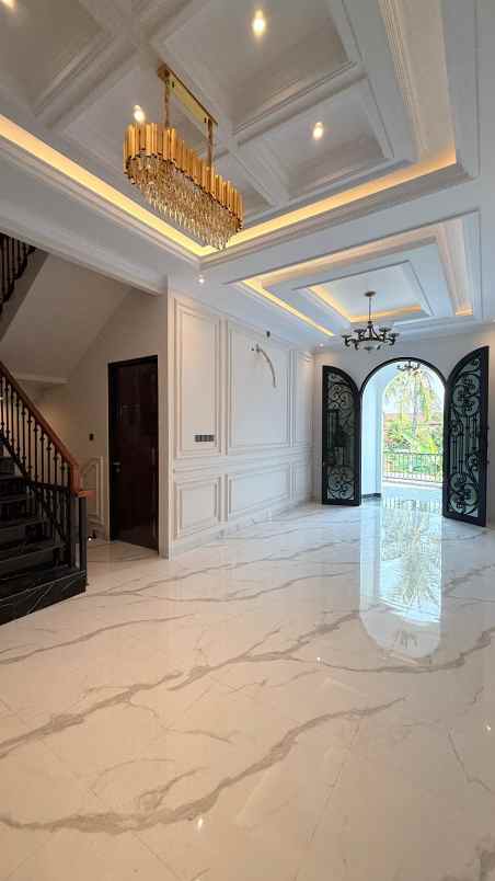 rumah modern classic 3 lantai di jagakarsa jaksel