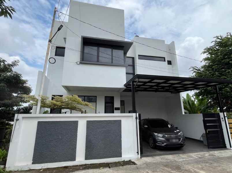 rumah modern minimalis 3 lantai rooftop hanya 2 6 m