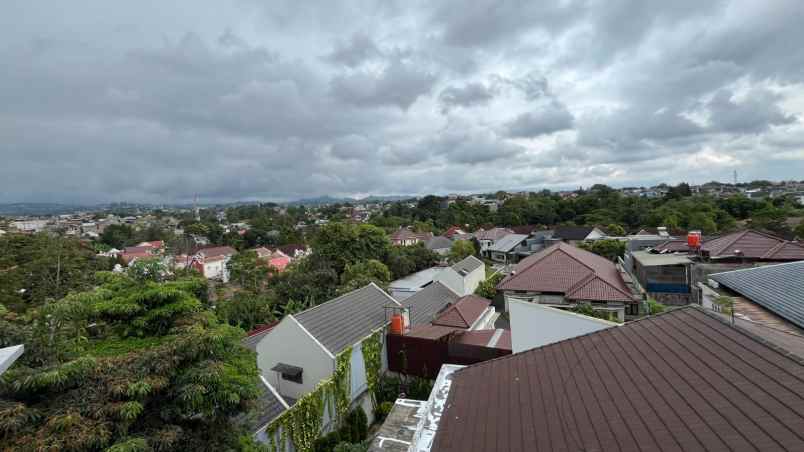 rumah modern minimalis 3 lantai rooftop hanya 2 6 m