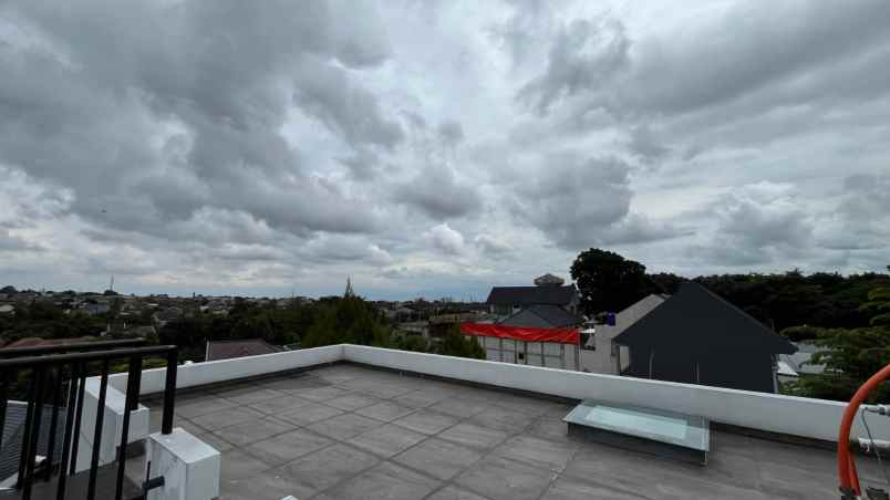 rumah modern minimalis 3 lantai rooftop hanya 2 6 m