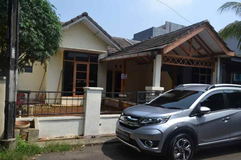 rumah nyaman lingkungan asri dekat pintu tol bsd