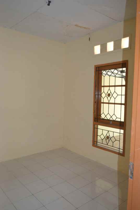 rumah nyaman lingkungan asri dekat pintu tol bsd