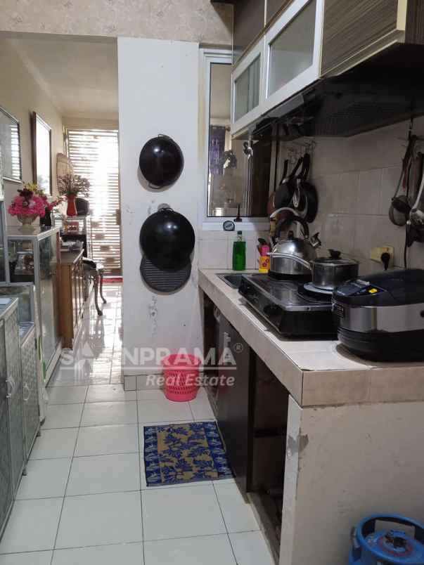 rumah second sangat terawat di telaga golf sawangan