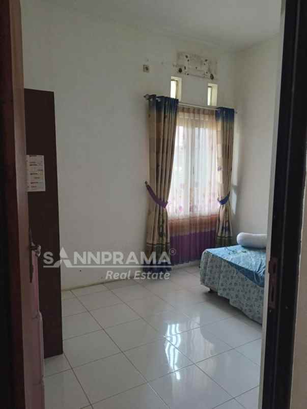 rumah second tanah luas di sawangan permai depok rhmn