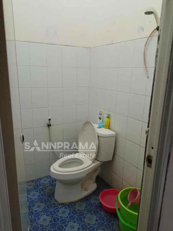 rumah second tanah luas di sawangan permai depok rhmn