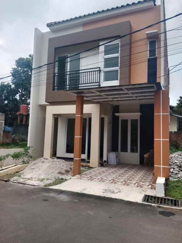 rumah siap huni 2 lt strategis di pd melati bekasi