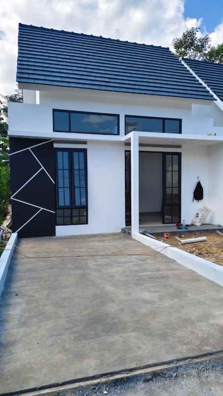rumah strategis 1 lantai lokasi cemorokandang