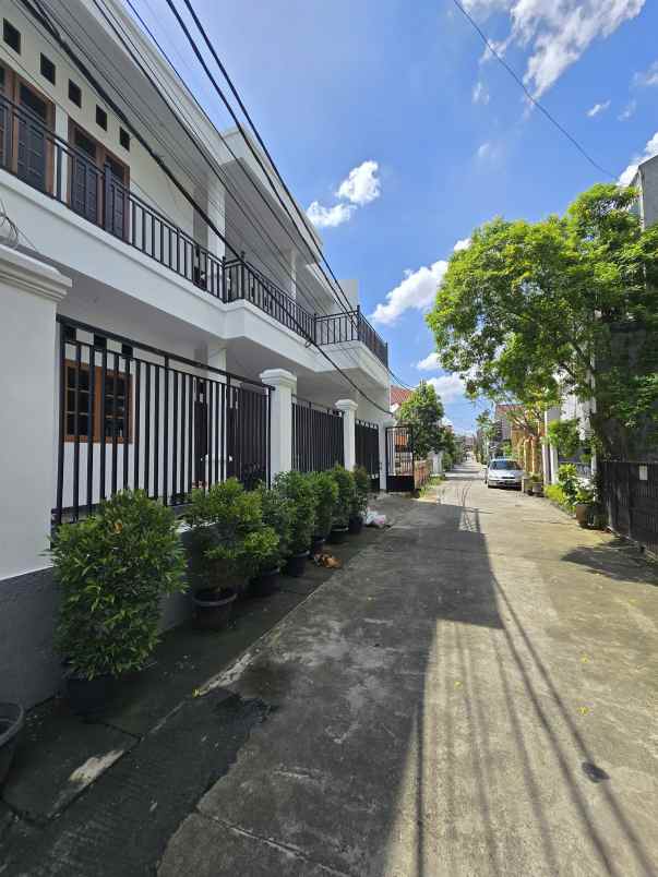 rumah strategis dalam komplek di duren sawit jaktim