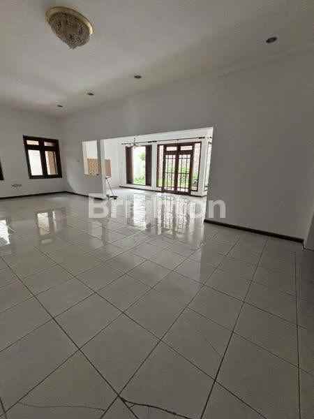 rumah taman prapen hadap timur surabaya