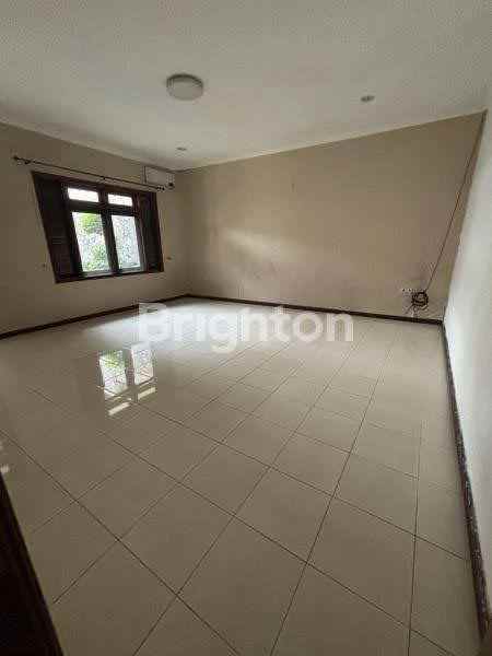 rumah taman prapen hadap timur surabaya