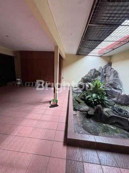 rumah taman prapen hadap timur surabaya