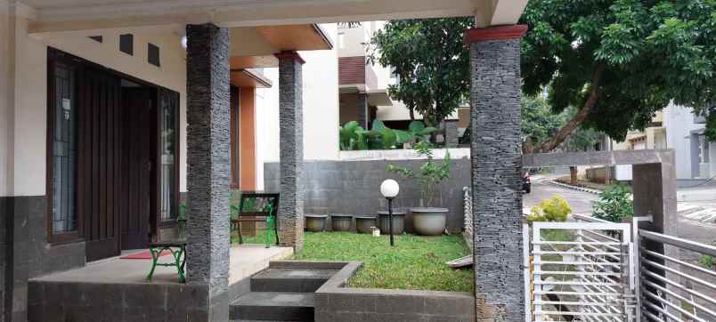 rumah tingkat strategis kota di pesona khayangan depok