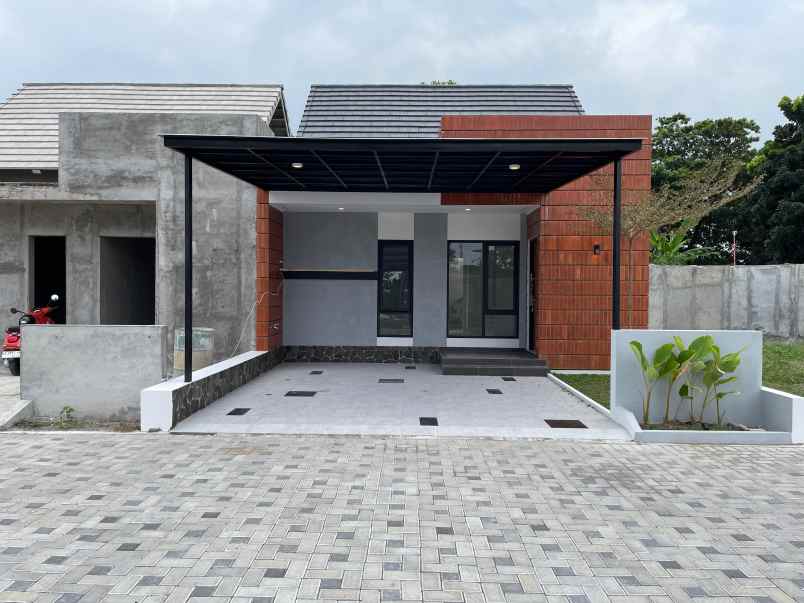 rumah tropis modern siap huni di cebongan sleman