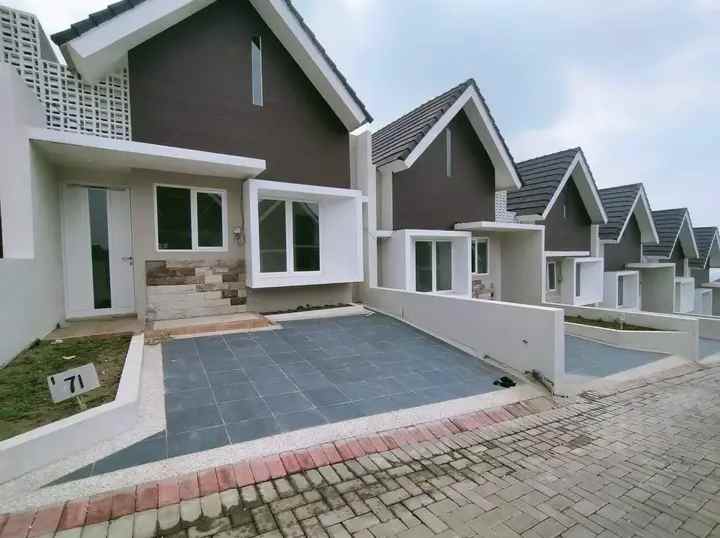 rumah villa di karangploso malang