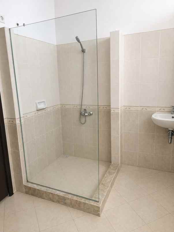 sewa rumah modern minimalis semi furnished