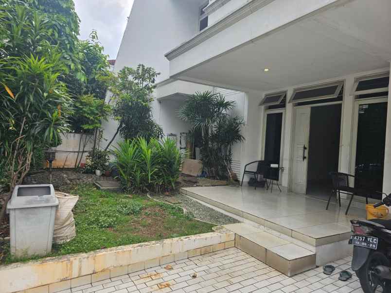 sewa rumah semi furnished intercon jak bar