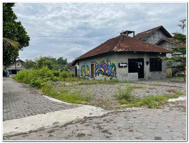 300 jt an tanah timur jl kaliurang km 10