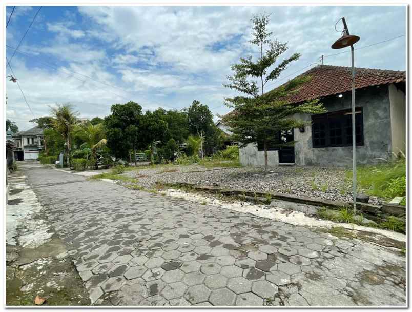 300 jt an tanah timur jl kaliurang km 10