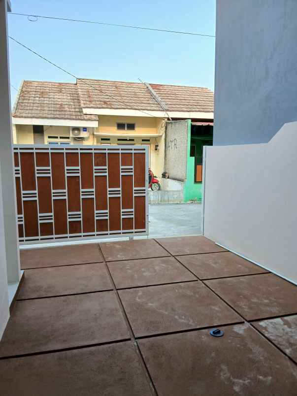 cari rumah luas nyaman aman dan dekat jakarta