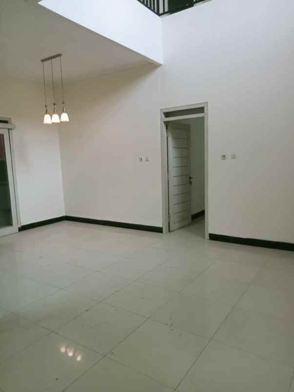 di sewakan rumah di fajar indah solo